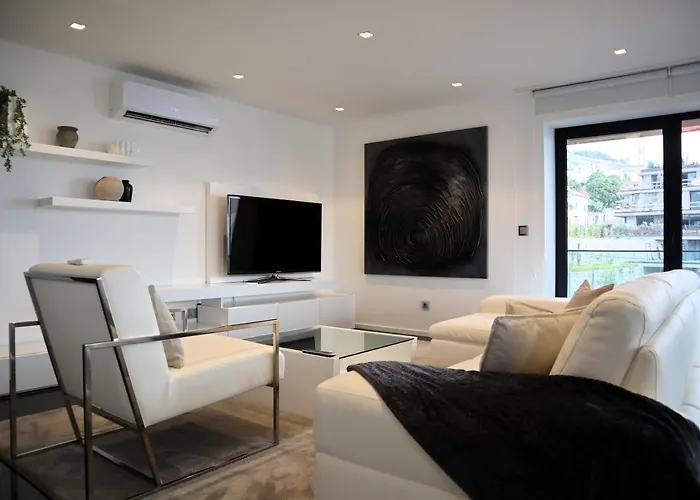 Seaside Xxi-10, By Op