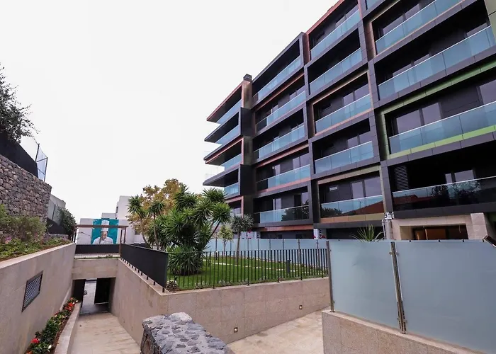 Seaside Xxi-10, By Op